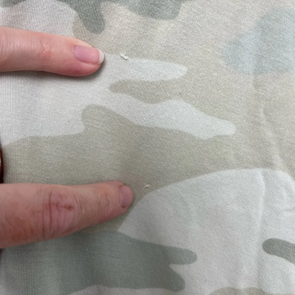 *3/$15* American Eagle Soft & Sexy V-Neck Camo T-Shirt, XS - Picture 3 of 7